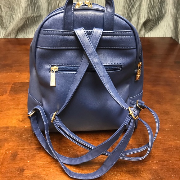 Backpack - Picture 6 of 8